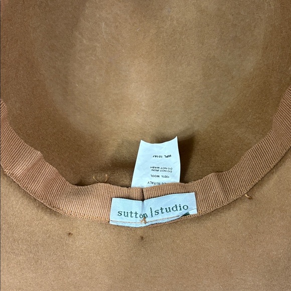 SUTTON STUDIO 100% Wool Felt Cloche Brown Hat Beige Bow Accent Made In Italy - Picture 5 of 6